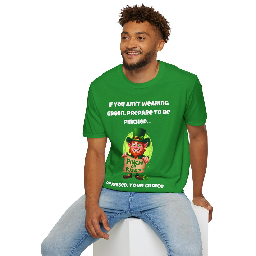 Als je geen groen draagt, bereid je dan voor om geknepen te worden... of gekust - T-shirt