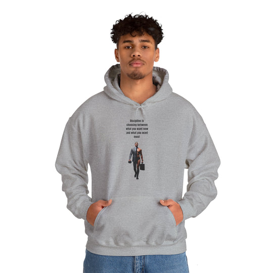 „Disziplin bedeutet, zwischen dem zu wählen, was man jetzt will und dem, was man am meisten will“ – Herren Hoodie