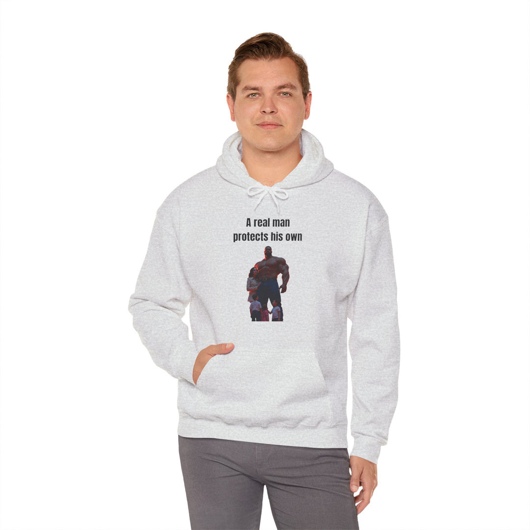 „Ein echter Mann schützt die Seinen“ – Herren Hoodie