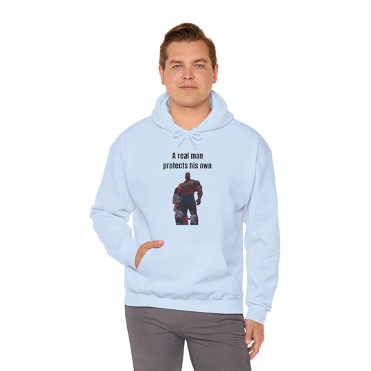 „Ein echter Mann schützt die Seinen“ – Herren Hoodie